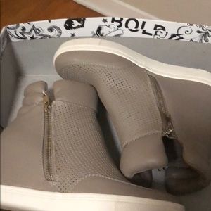 BRASH Taupe Wedge Sneakers 🥾